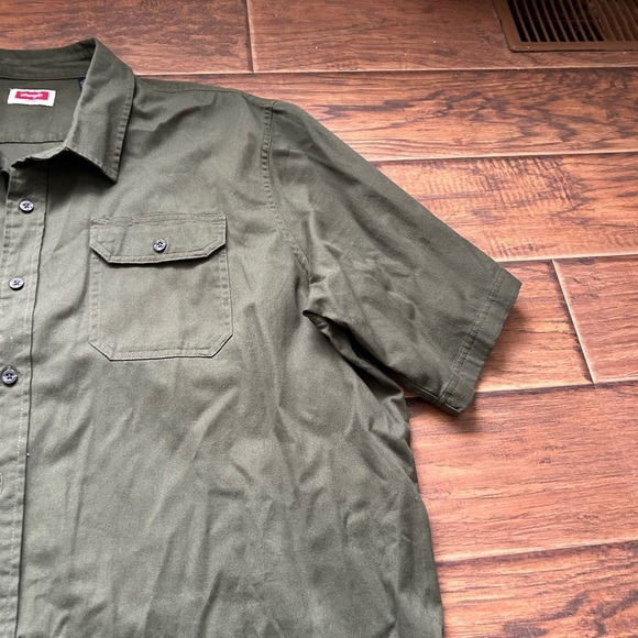 Wrangler Green Button-Up Shirt - Picture 2 of 7